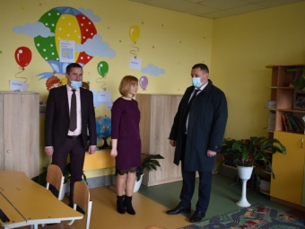 Голова Волинської ОДА навідався у відремонтовану школу села Зимне 