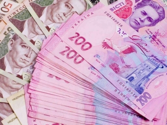 Працівниці "Ощадбанку", яка вкрала 400 тисяч гривень у клієнтів, суд присудив умовне покарання 