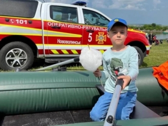 У Нововолинську рятувальники провели захід для дітей із тимчасово окупованих територій - новини Володимир-Водинського У Нововолинську рятувальники провели захід для дітей із тимчасово окупованих територій