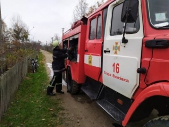 У селі Павлівка горів легковий автомобіль - новини Володимир-Водинського У селі Павлівка горів легковий автомобіль