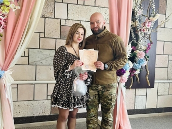 У Нововолинську військовий одружився зі своєю коханою 