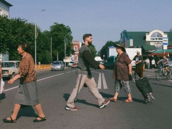 Фото лицаря на вулицях Володимира перемогло у конкурсі від The Village 