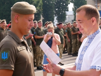 У Володимирі урочисто зустріли захисників, які повернулися зі Сходу 
