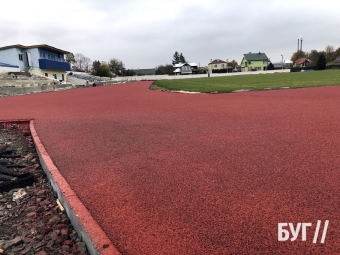 Вкладання поліуретанових доріжок на стадіоні у Володимирі планують завершити до кінця тижня 