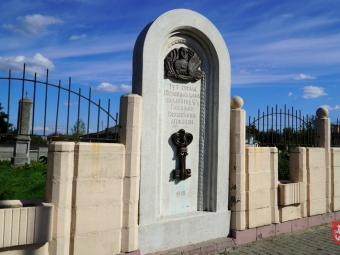 У Володимирі оновили пам’ятні знаки в’їзних брам княжого міста 
