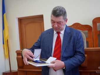 Батькові загиблого адвоката Сергія Лященка передали медаль від Епіфанія - новини Володимир-Водинського Батькові загиблого адвоката Сергія Лященка передали медаль від Епіфанія