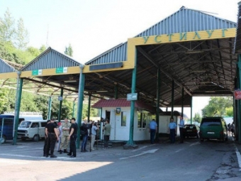 У волинських пунктах пропуску на кордоні з Польщею – майже пів сотні автобусів 