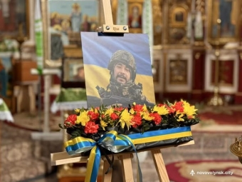 У Нововолинській громаді провели в останню путь Героя Андрія Грущука, який загинув понад 2 роки тому 