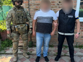 Збував револьвери через інтернет і відправляв поштою: на Волині викрили 38-річного торговця зброєю 