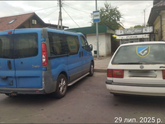 У Володимирі муніципальна варта виявила порушення паркування на автобусних зупинках та обабіч 