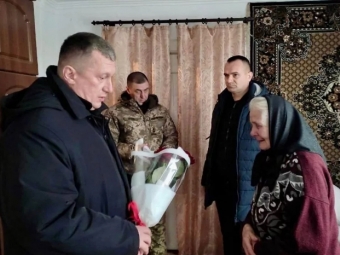 Матері загиблого воїна з Локачинської громади вручили орден «Хрест Героя» 