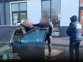 Володимирчанин вимагав хабар у дружини військовозобов’язаного 