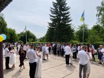 У ліцеї Іваничівської громади випускникам не дозволили станцювати підготовлений танець: між батьками та адміністрацією виник конфлікт 