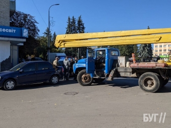 У Володимирі сталася ДТП за участю автокрана та легковика 