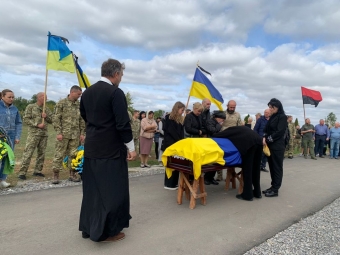 На Вінничині попрощалися із захисником «Азовсталі» Валерієм Борсуком, який раніше жив у Володимирі - новини Володимир-Водинського На Вінничині попрощалися із захисником «Азовсталі» Валерієм Борсуком, який раніше жив у Володимирі