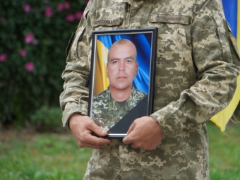  Мешканці Володимира попрощались із померлим на сході захисником України Олегом Мартиновим 