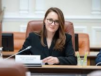 Уряд скасував обмеження на виїзд за кордон для всіх жінок 