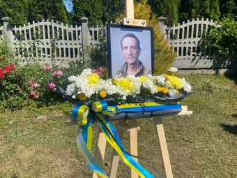 Повернувся назавжди «на щиті»: у Нововолинській громаді попрощалися з Героєм Віталієм Крикуном 