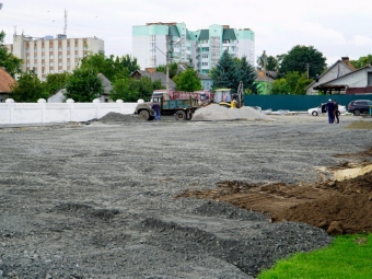 Поліуретанові доріжки вкладуть до початку жовтня 