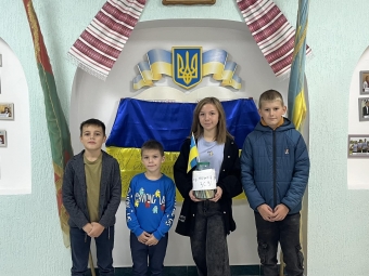 У Локачах на блок-пості діти збирали кошти на допомогу ЗСУ 