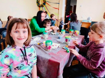 У Локачах готують великодні передачі для захисників 
