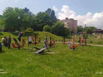У Локачах встановили вуличні тренажери 