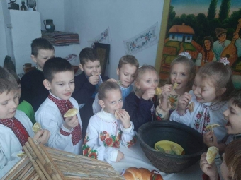 У ліцеї Литовежа кусали калиту та розважалися на Андрія - новини Володимир-Водинського У ліцеї Литовежа кусали калиту та розважалися на Андрія
