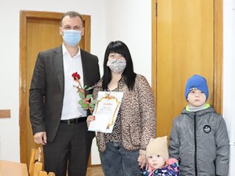 Привітали мам та вдів загиблих бійців, багатодітних матерів і членкинь «Союзу українок» із Днем матері 