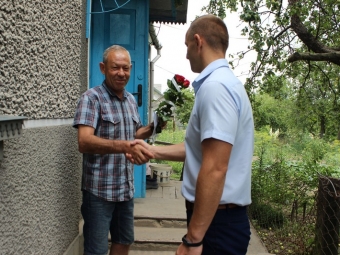 У Володимирі привітали з ювілеєм батька загиблого героя - новини Володимир-Водинського У Володимирі привітали з ювілеєм батька загиблого героя