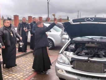 Духовенство Затурцівського благочиння придбало авто для капеланів 