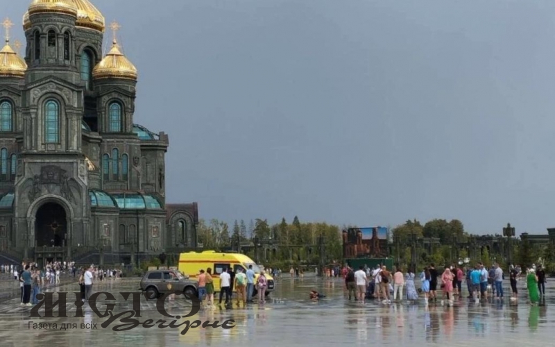 Блискавка вдарила у росіян біля "храму збройних сил РФ" 