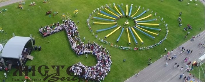 На Волині встановили рекорд з наймасовішого символу Незалежності 