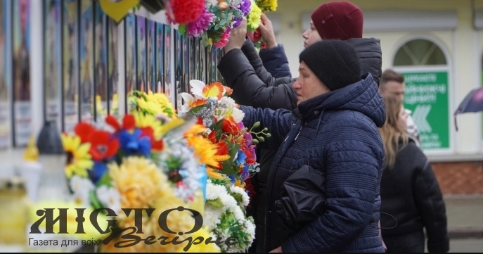 У Володимирі планують облаштувати куби із портретами загиблих військових 