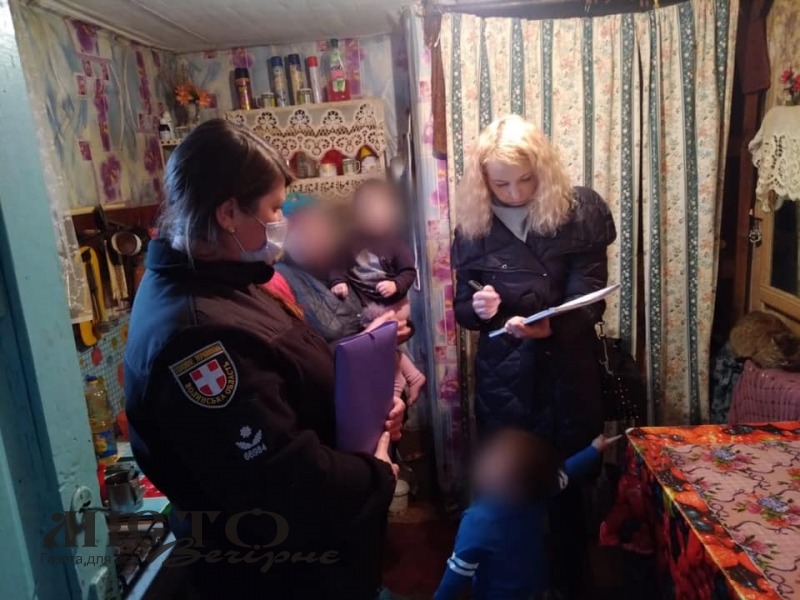В Зимнівській громаді горе-матір залишила без нагляду двох маленьких дітей 