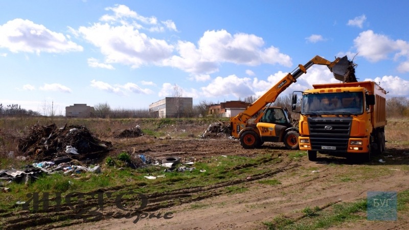 У Володимирі прибрали стихійне сміттєзвалище 