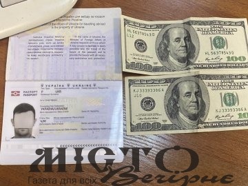 Пасажир автобуса у «Ягодині» пропонував прикордонникам хабар, щоб проїхати до Польщі  