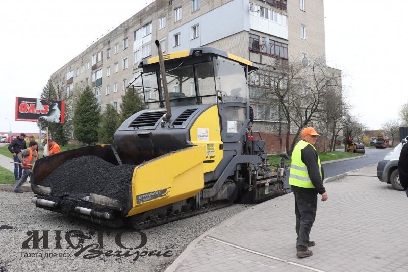 У Володимирі заасфальтували заїзд до двору на вулиці Шевченка, 72 
