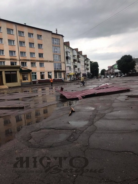 У Володимирі вирувала сильна зива з потужними поривами вітру 