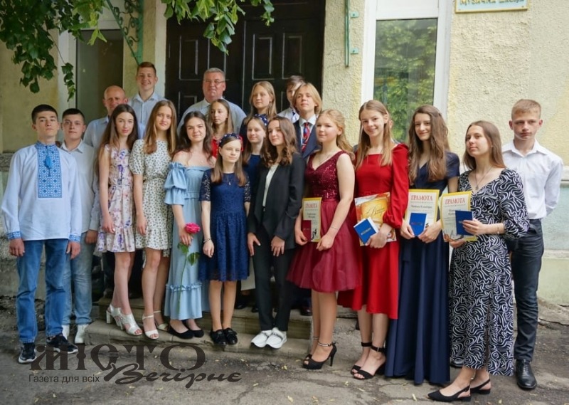 У Володимирі випускникам дитячої музичної школи вручили свідоцтва 