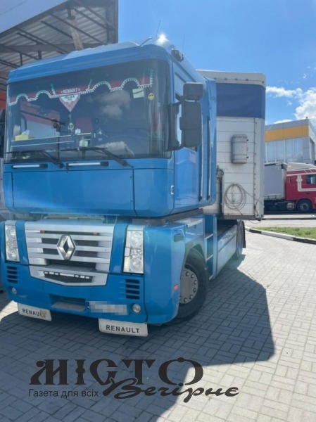 Через «Ягодин» поляк намагався вивезти з України велику партію сигарет 