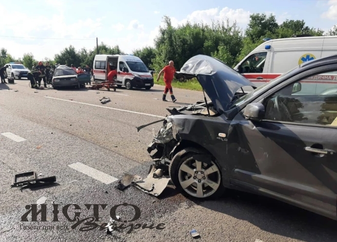 На автодорозі Н-22 у селі Мовчанів зіткнулись два легкові автомобілі 