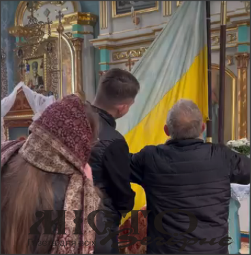 У церкві села Заболотці Литовезької громади виявили синьо-жовтий прапор часів Другої світової війни 