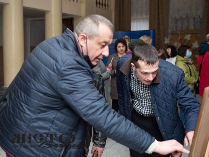 У Володимир-Волинському КМЦ відкрилась виставка рівенських художників 