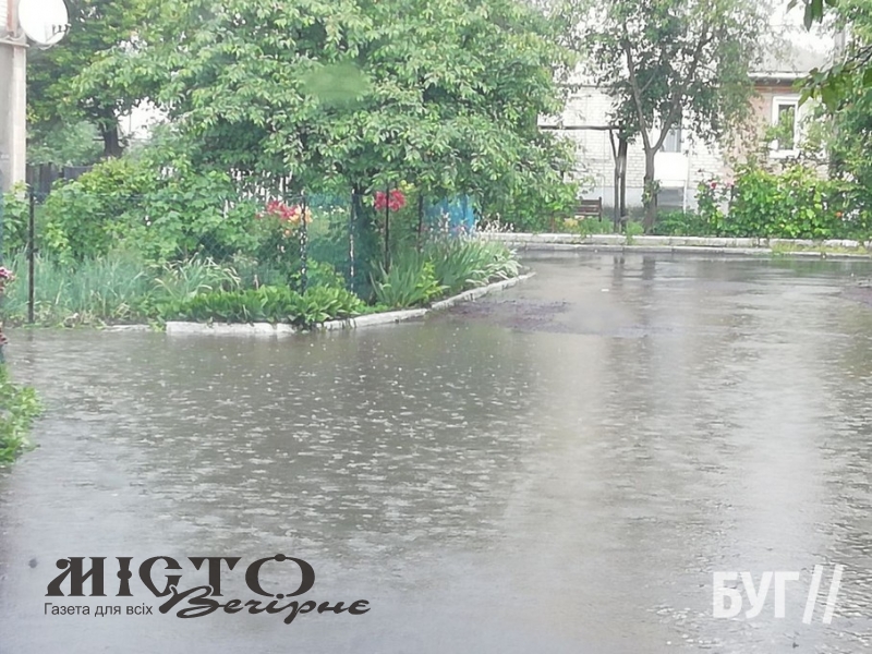 Мешканці трьох багатоповерхівок в Іваничах регулярно потерпають від підтоплень 