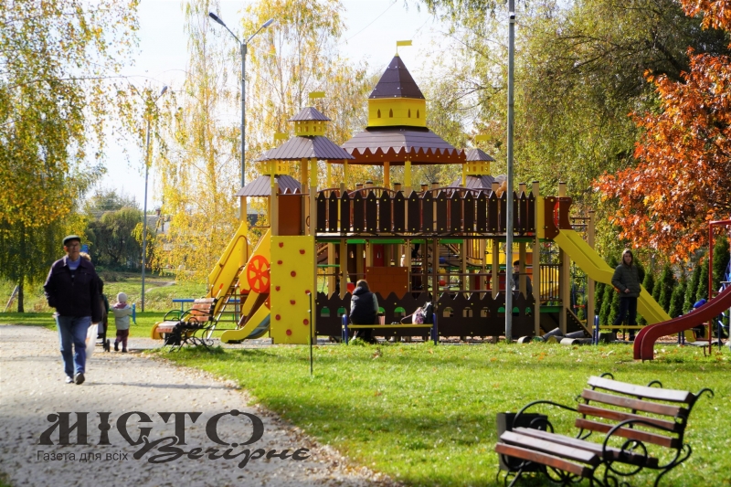 У «Слов’янському» парку Володимира встановили новий ігровий комплекс 