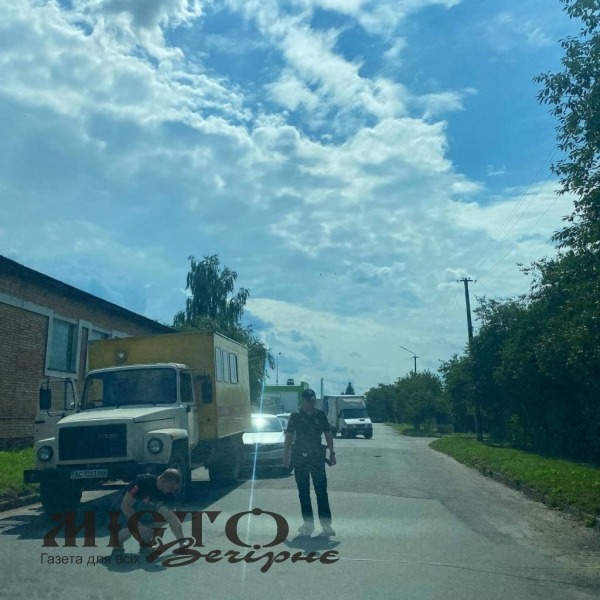 У Володимирі вантажівка в’їхала у легковик 