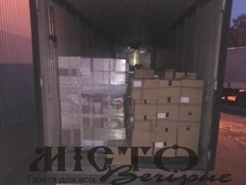 На «Ягодині» у фурі знайшли контрабандний одяг 