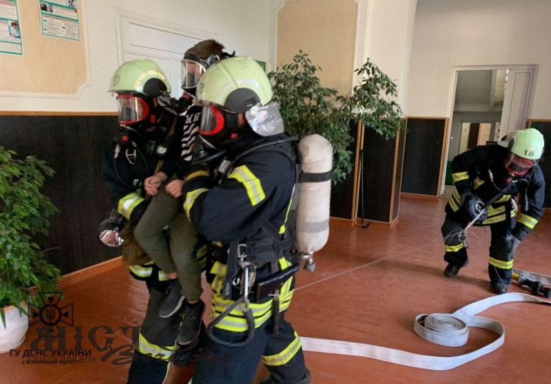 В Іваничах «виникла пожежа» в ліцеї №2: рятувальники провели навчання 