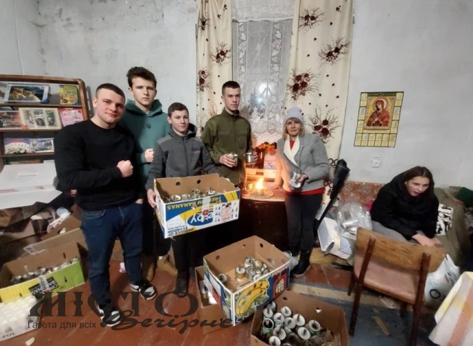 У селі Війниця виготовляли окопні свічки для захисників 