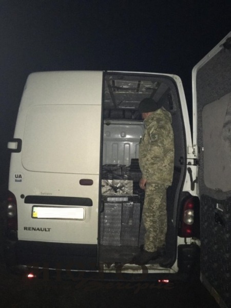 На Волині затримали бус із контрабандою 